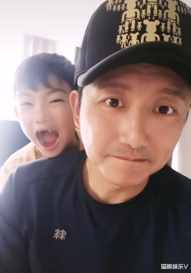 涂松岩|涂松岩谈起儿子激动落泪!41岁得子把他宠上天,连保姆都不想请