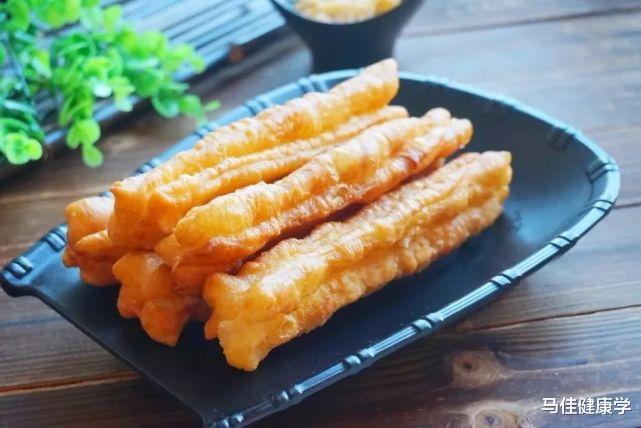 甲状腺结节|给甲状腺有结节的人提个醒,3种“早餐”建议撤下餐桌,切莫贪吃