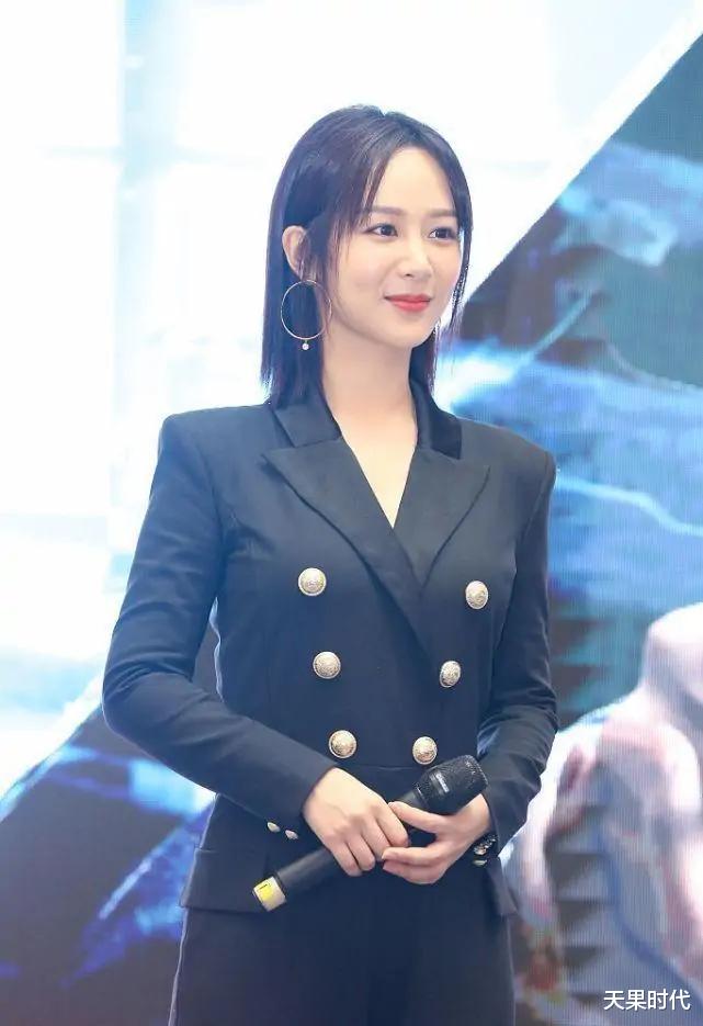 陈飞宇|杨紫女大十八变，褪去以往的青涩少女感，西服上身真是气场又成熟