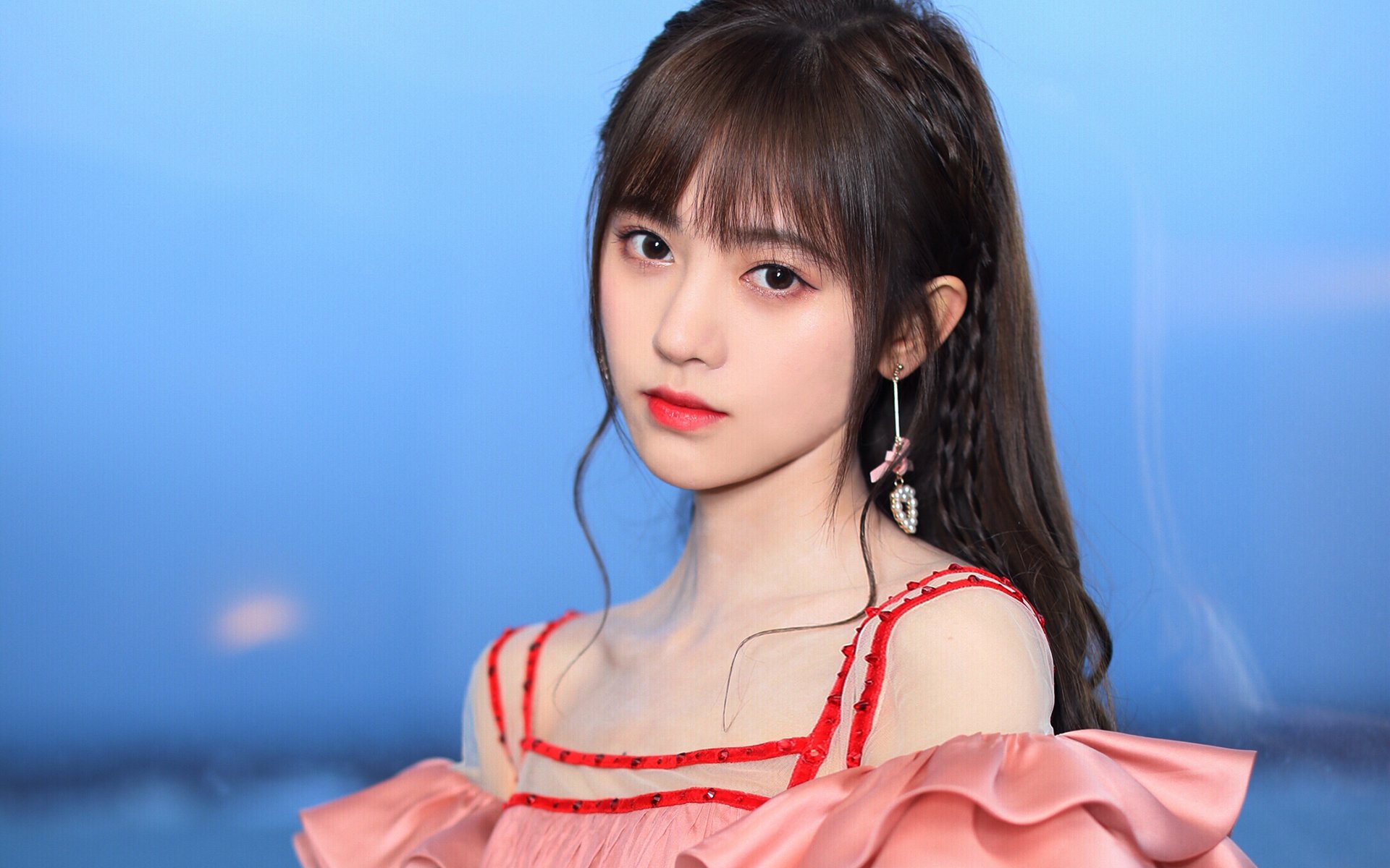 张哲瀚|于正捧他6年不红，被赵薇一年捧成第二个肖战，背靠阿里成顶流？