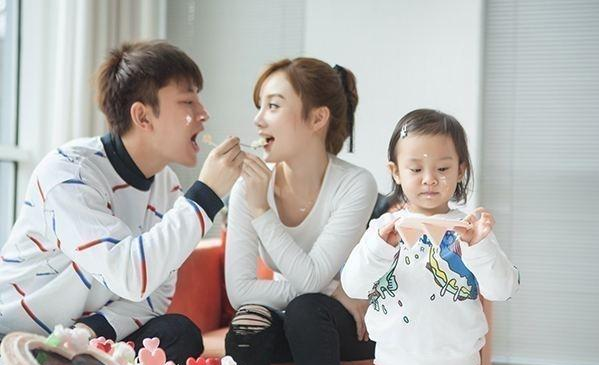 李小璐|“出轨门”至今没有平息，李小璐挣扎在道德线，PGone明显近况不错