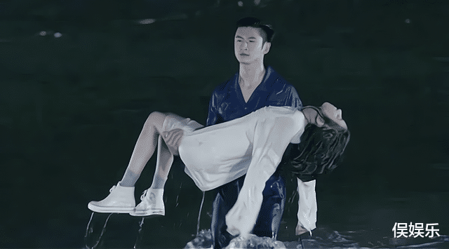 公主抱|公主抱别硬抱，有人轻盈又深情，有人面目狰狞只能用梯子抬着走