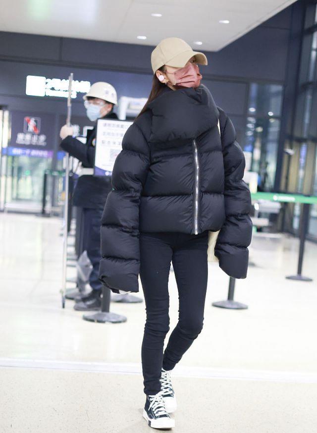 宋丹丹|张雨绮突然瘦好多，健身房里秀腹肌，身材快瘦成麻杆大骨节手抢镜