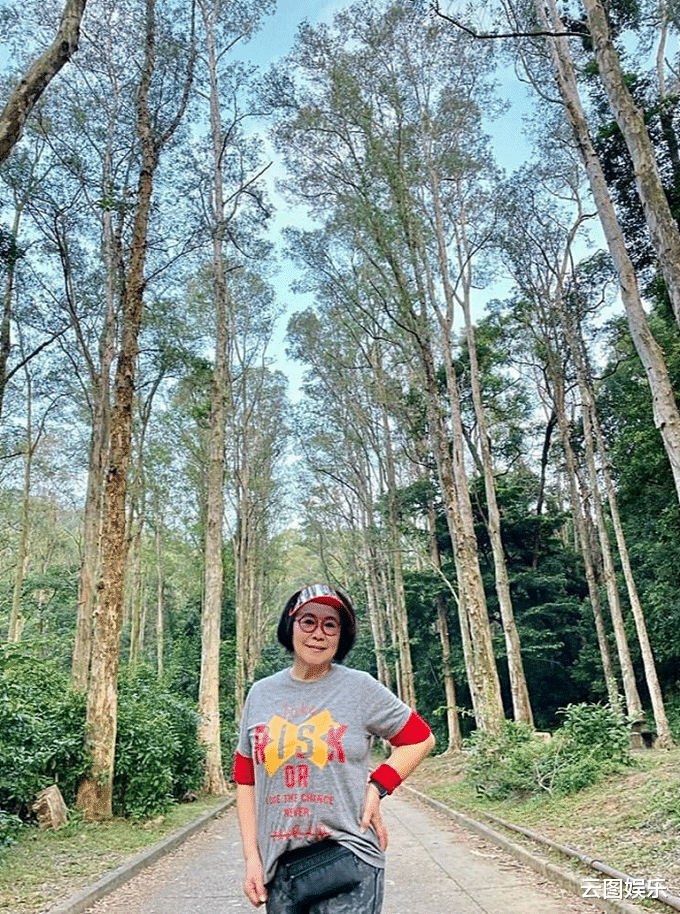 李司棋|《射雕英雄传》演员罕同框，李司棋抗癌成功精神足，刘江笑容慈祥