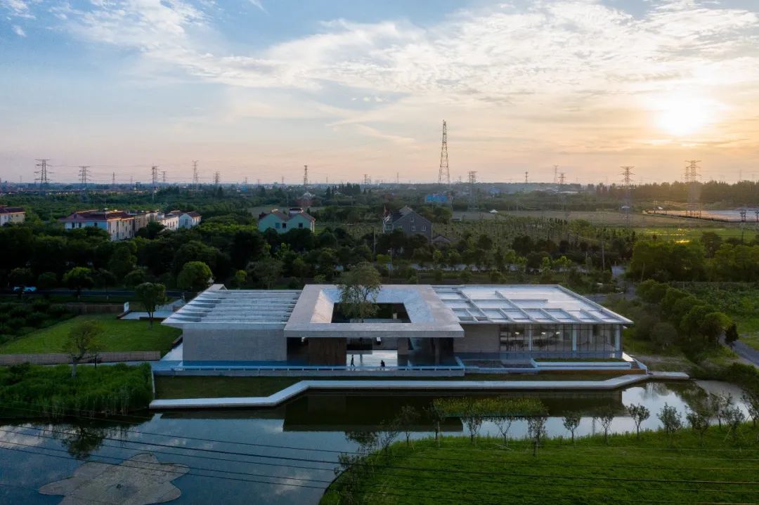 月亮|湖-廊-院-廊,石湾猪舍里展厅