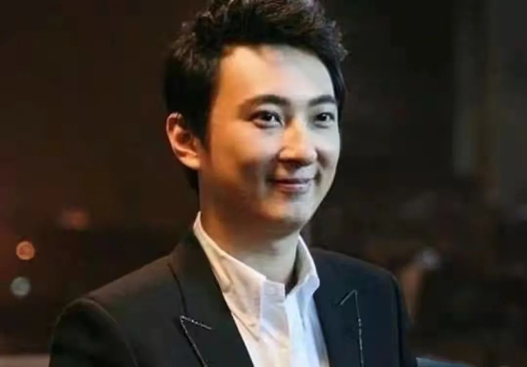 警察|被王思聪讥讽，她转头为上海超级富二代未婚生子，获得9亿分手费