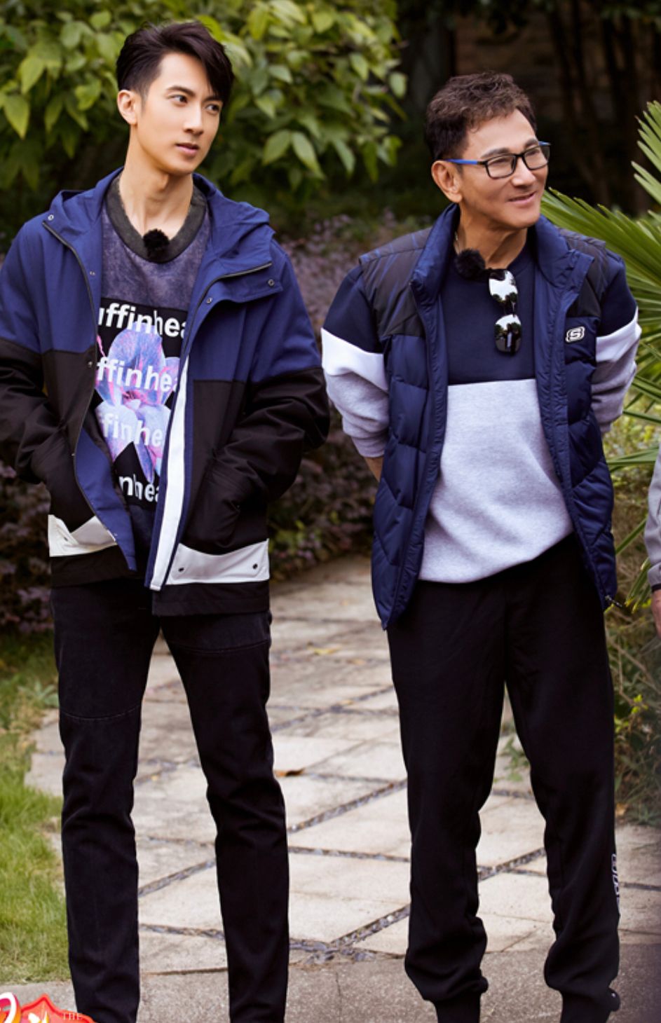 闲鱼有话说 吴尊父子罕见同框,70多岁吴爸穿卫衣好显年轻,和儿子看着像兄弟