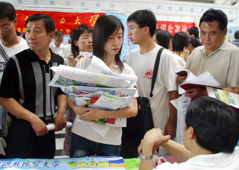 考试|高考结束后,回收草稿纸成考生一大疑惑,直接带走不是更方便吗?