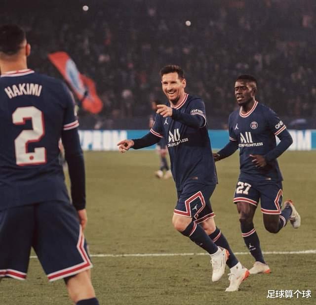 梅西|巴黎4-1！梅西想要个撞墙，跑好位了队友却无脑回传，踢得很别扭