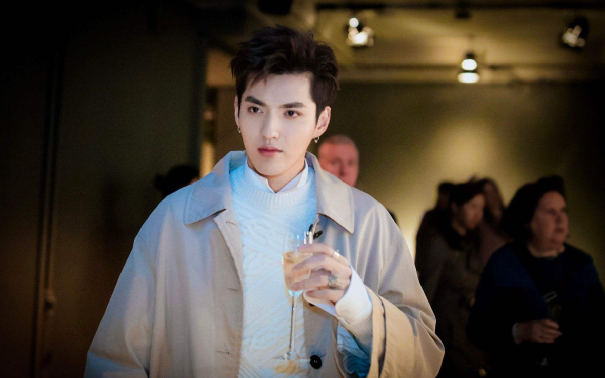 吴亦凡|吴亦凡：从“顶流”到被“刑拘”，他把一手好牌打得稀烂！