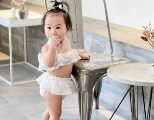 贝贝豆育儿课堂|见啥啃啥,哪不平走哪?宝宝的特殊敏感期,妈妈要正确处置