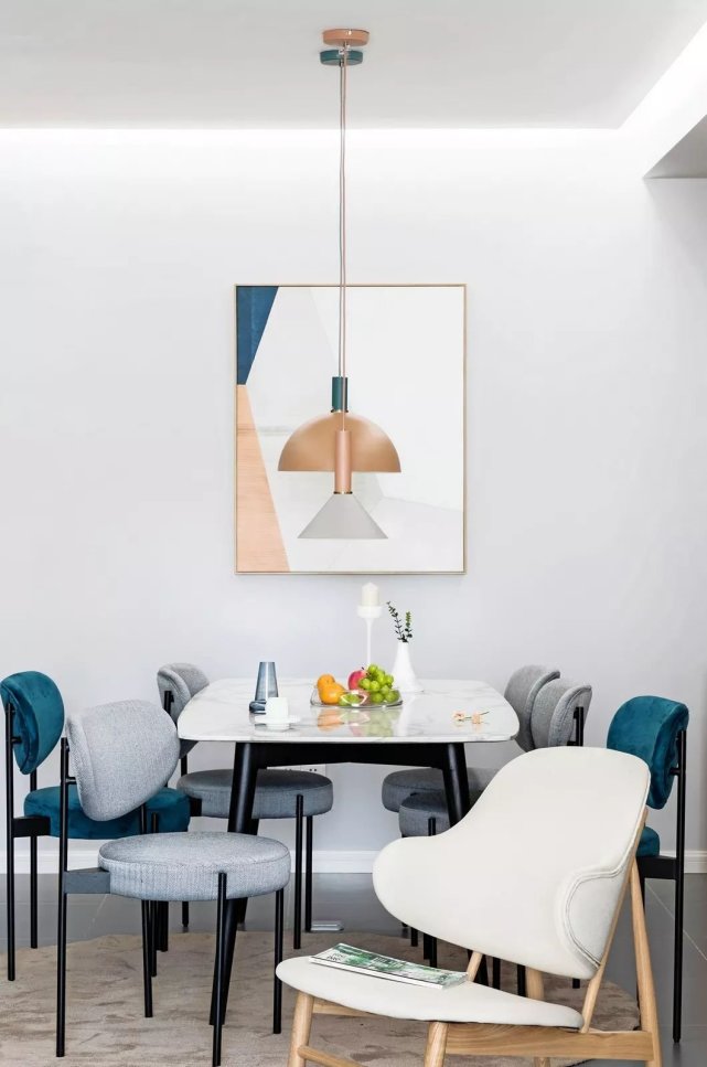 60平现代风二居室,满目分艳,让人无暇兼顾心内一点郁色