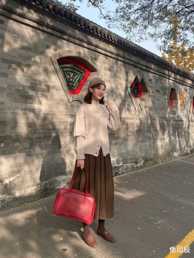 鱼司辰 30+的女人如何提升气质，试试这样穿，减龄又有女人味