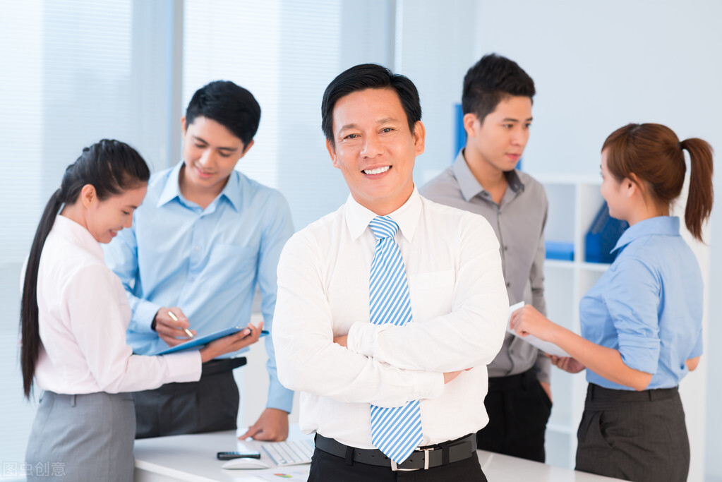 |当领导什么事都不叫你,不信任你的时候,该怎么办?高情商这么做