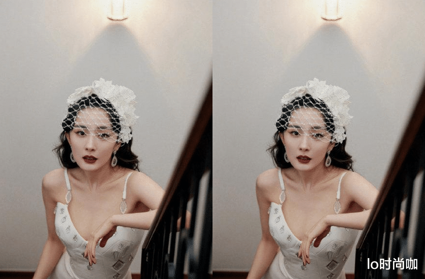 lo时尚咖 杨幂走“御姐风”路线看着好辣,白色吊带裙配网纱面料,复古摩登