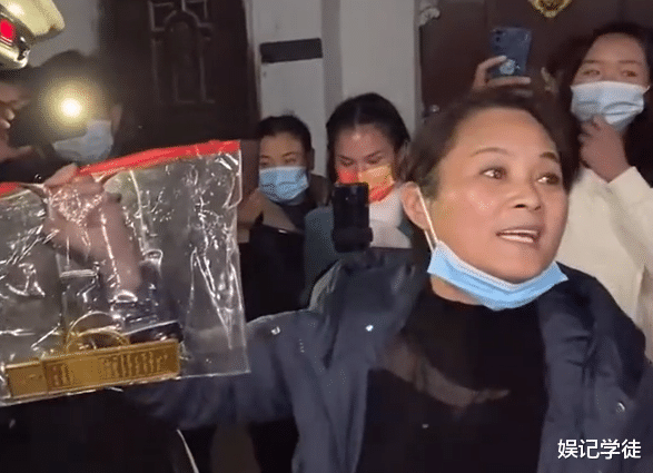 陈亚男|陈亚男母亲退还彩礼，全程未进朱家大门，由媒人“东哥”负责清算