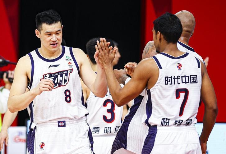 一个善良的小槑|4人离队，1人加盟！广州队阵容大换血，郭士强要带队再进季后赛