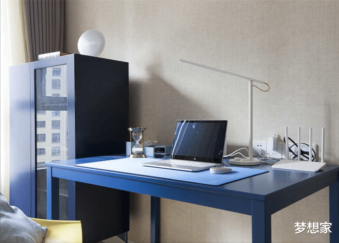 梦想家|夫妻的现代简约两居,色彩清新时尚雅致,一进门就被迷住了,超美!