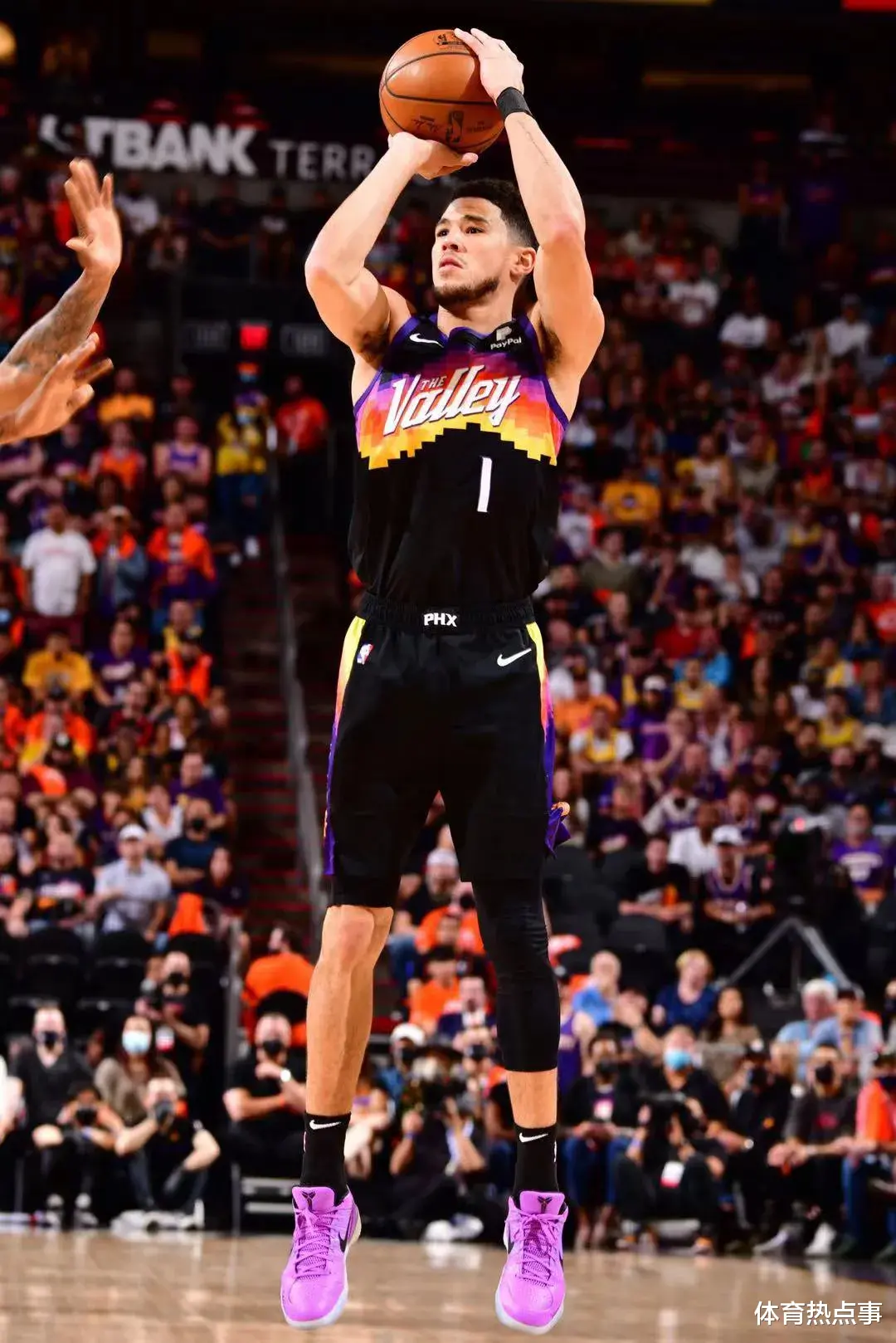 湖人队|30分爆揍湖人拿下赛点!保罗却哭了,肩膀再伤!系列赛可能都打不了!