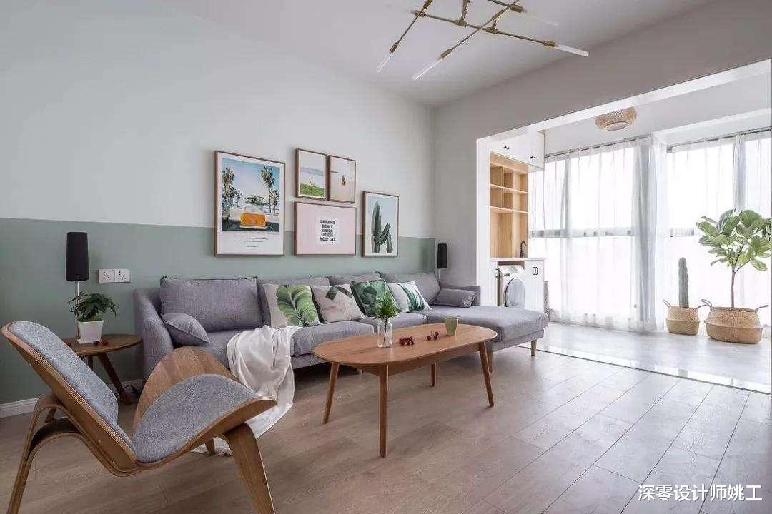 装修时最好按个阳台门，不但能隔绝外面的噪音，一个人住也有安全感