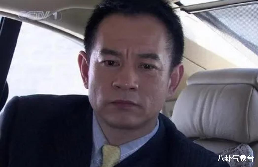 周浩东|演员周浩东，27岁上北电，养父是他前行路上最大的支持