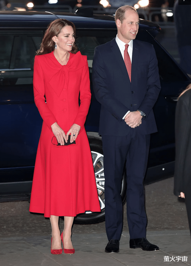 音乐会|凯特王妃首次举办英国王室圣诞音乐会，一袭红衣彰显女主人风范