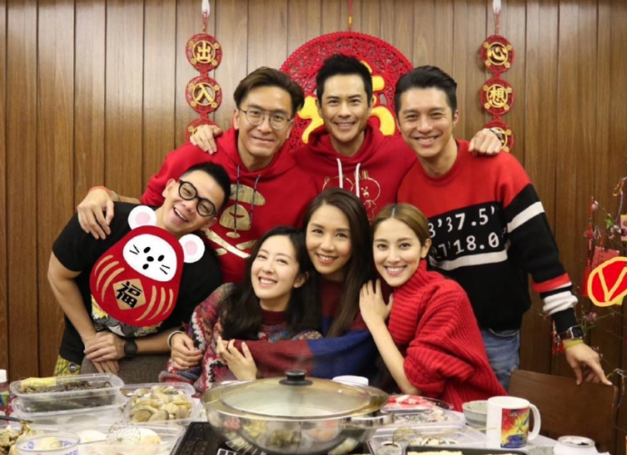 十万个家居为什么|走进马国明在香港的家,墙面还是水泥状态,生活中的他也太乖了