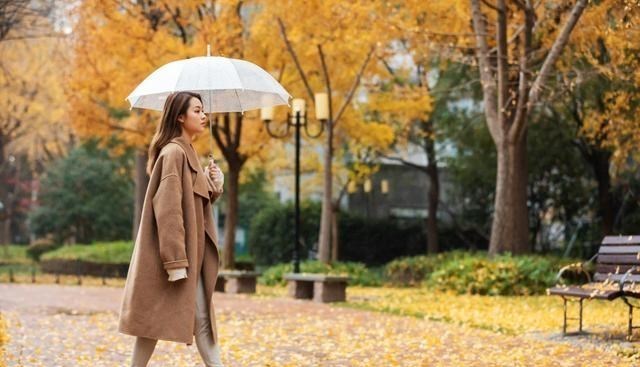 晓雪思考|婆婆卧病在床20天,赶走3个护工,强迫儿媳辞职:别让我骂你不孝