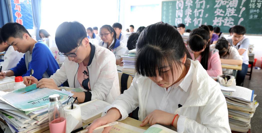 大学生|高考500分考上二本，大学生读一个月后回家复读，直接愁坏家长