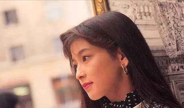 松田圣子|35岁知名女星自杀,曾被同学霸凌被男友背叛,还深受抑郁症折磨