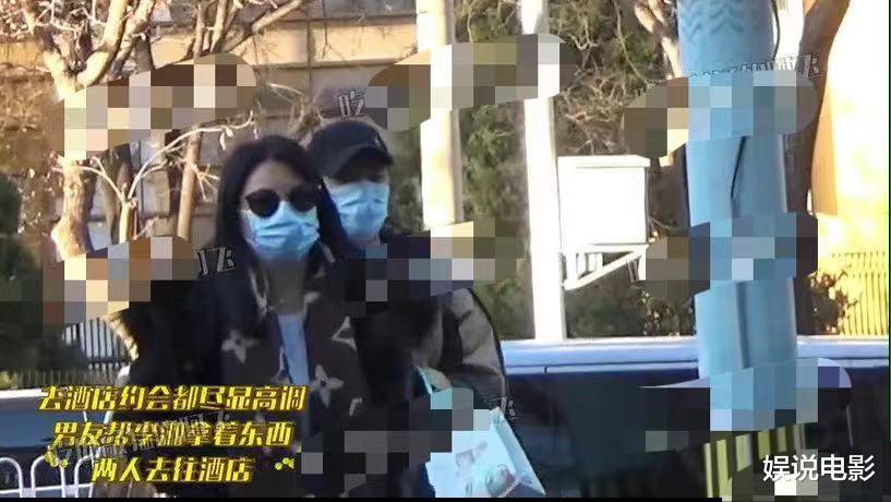 李湘|45岁李湘和新男友疑似在酒店同居，乘车回家拿东西，这是几个意思