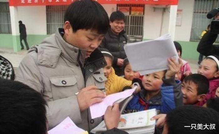 一个有心人 《星光大道》冠军，住5000万豪宅，“假农民”刘大成为何消失了？