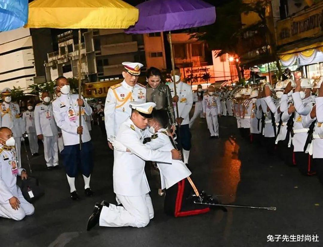 姐姐|帕查拉和提帮功姐弟情深，相差27岁毫无代沟，相互拥抱感动千万人