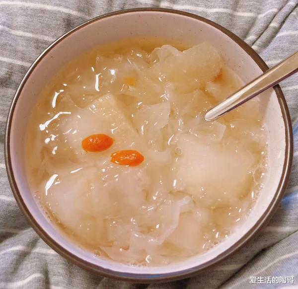 爱生活的陶哥 秋不养肺，男人易肾虚，女人老的快，孩子老咳嗽，做好4点养好肺