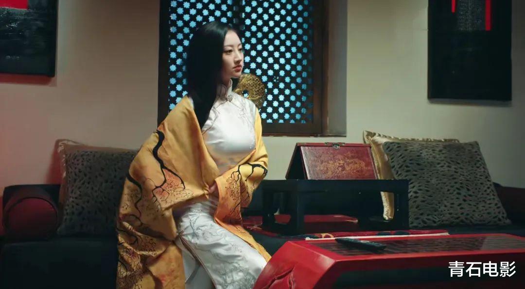 景甜|景甜的“觉悟”，撕开了多少中年女星的“遮羞布”？