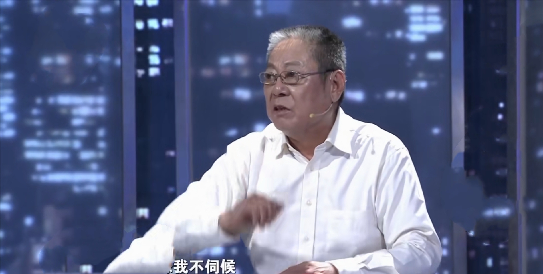 啵妈小白 92岁老人被7个子女活活饿了整整两天不给饭吃，老六于心不忍担起赡养义务，老大却说她另有目的太自私