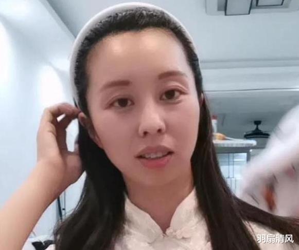 羽扇清风 田静晒重阳节合体手势舞：一个是妈妈，一个是我
