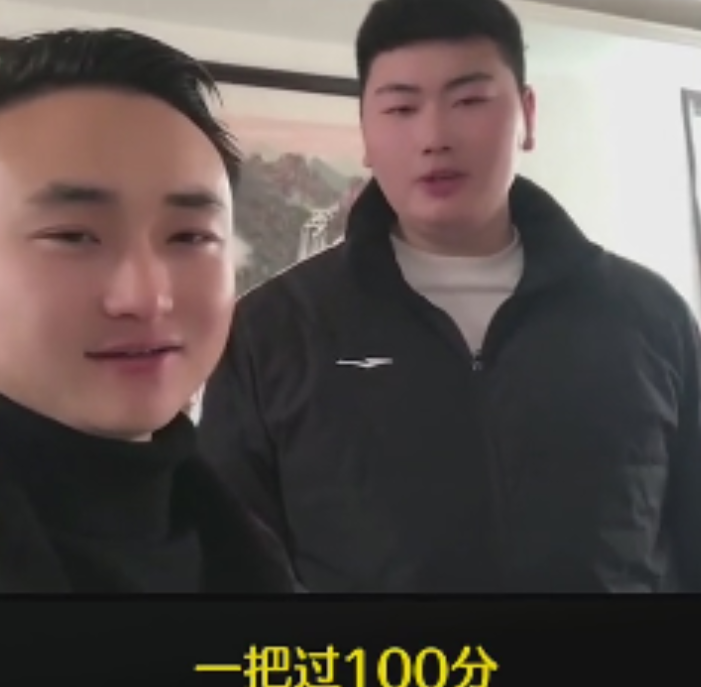 朱单伟|大衣哥家迎来大喜事，朱单伟科目二考了100分，庆功宴上一脸骄傲