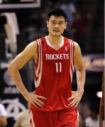 郑海霞|53岁女篮巨人郑海霞近况：双腿变形无子女陪伴，丈夫已不见踪影