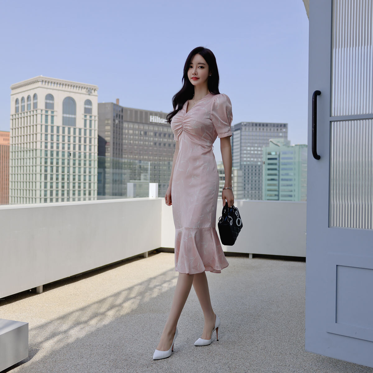 美图美景欣赏|热门时尚女装搭配，2021最新孙允珠时尚写真, 微甜蜜桃科尔多瓦经典刺绣裙