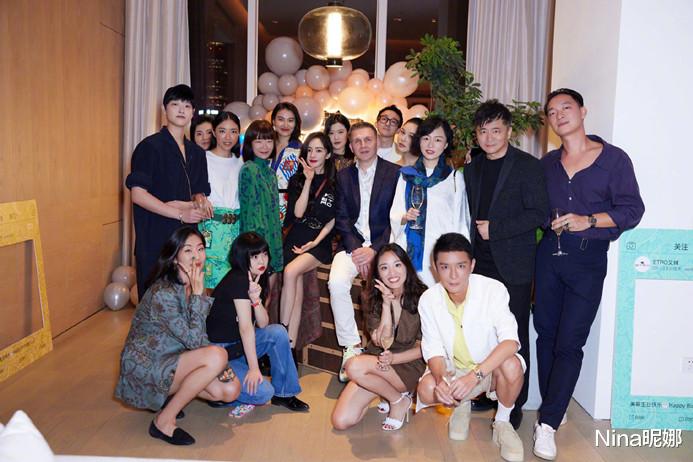 Nina昵娜|35岁杨幂豪华酒店庆生！穿1万靴子闺蜜团作陪，4层大蛋糕太奢侈