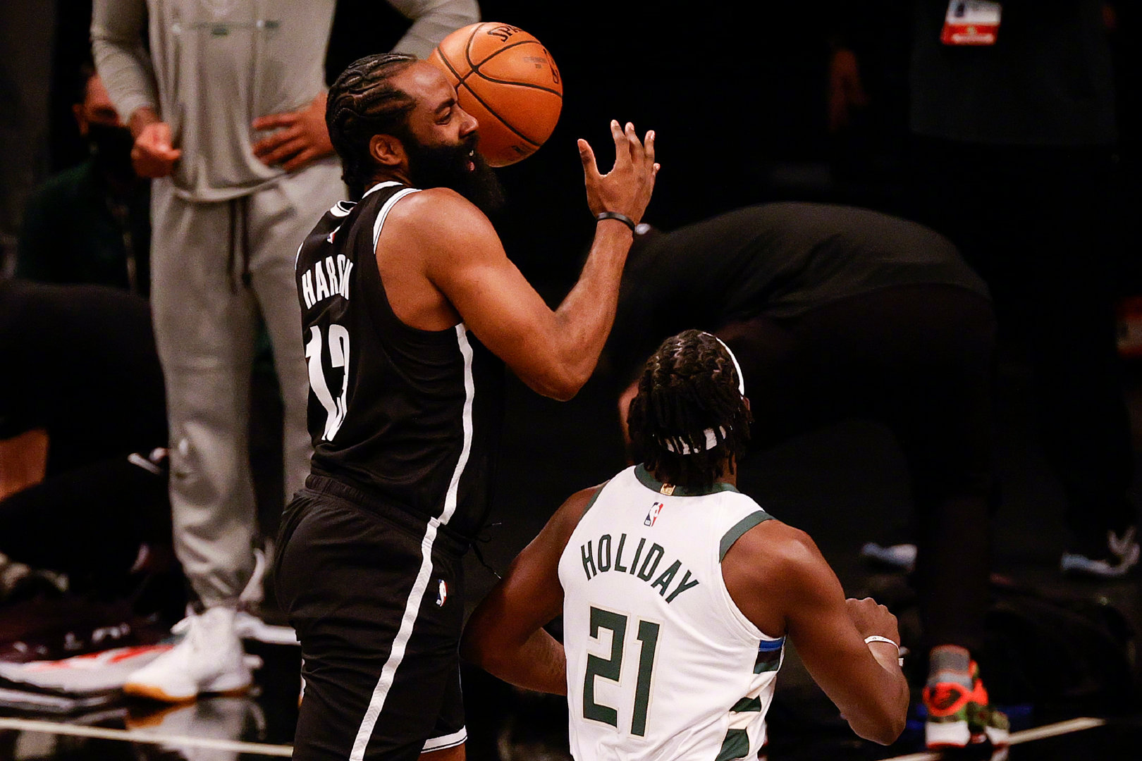 詹姆斯·哈登|不容樂(lè)觀！納什賽后首談哈登傷勢(shì)：我為他目前的情況感到心碎