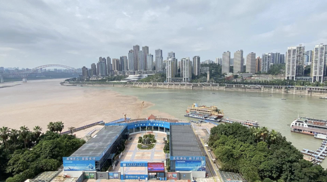 来福士|重庆来福士跌下神坛，炒房客血亏上百万？房价还不如大学城？