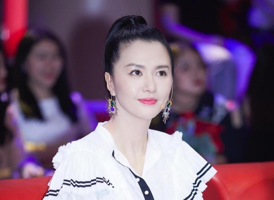 谭维维|他被称为娱乐圈“不老男神”,老婆是超女谭维维,结婚4年仍无子