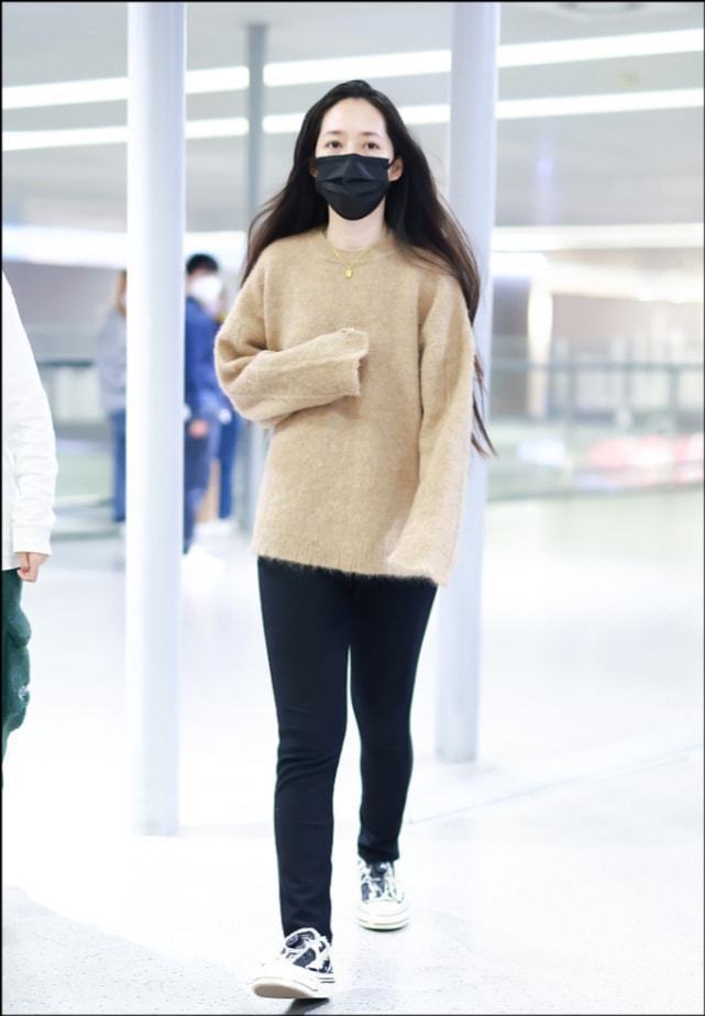 时尚风行派 郭碧婷保护女儿太心疼!穿着随意丝毫没豪门阔太范,不过气质提升