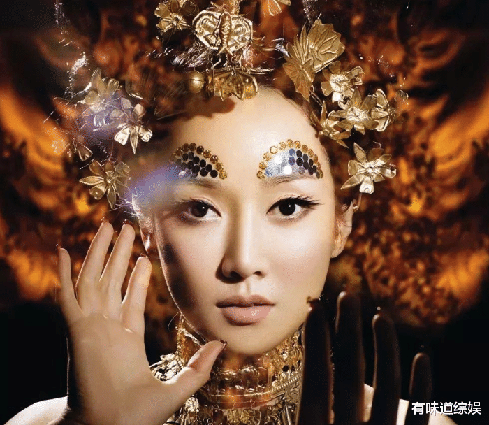 萨顶顶|有种“整容”叫萨顶顶卸妆，神婆变女神，网友：早这样早就火了