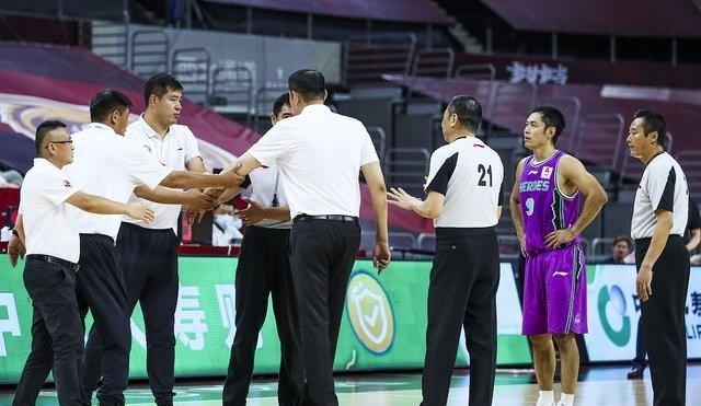 敖晓丹说星座 从55开到惨败,山东男篮成辽宁广厦刷分机:高薪养3废物+任人唯亲