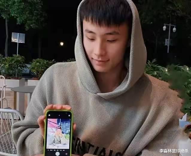 广东省|恭喜！女排26岁国手恋上19岁广东篮球新星，穿情侣装约会好浪漫