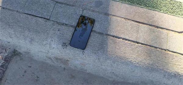  清晨，江边钓鱼爱好者甩竿时拽上一具男尸