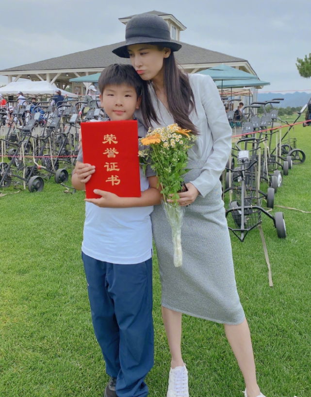 杨子|杨子黄圣依逗小儿子互动有爱,安迪长大变太多,网友心疼哥哥被忽视
